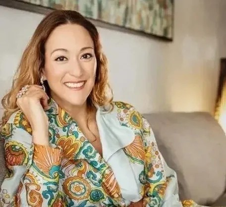 何超雄为什么变成这样(赌王最丑女儿何超雄)