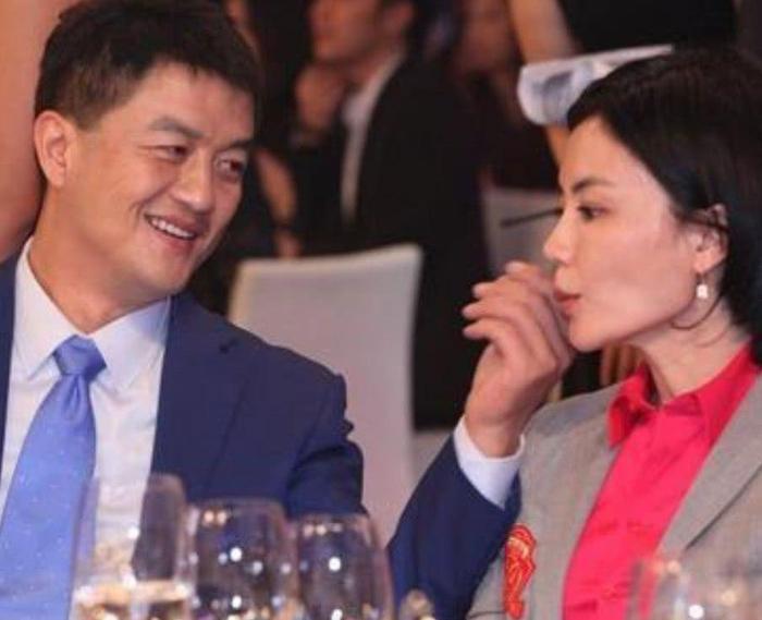李亚鹏新女身份被扒，身价五百亿远超王菲
