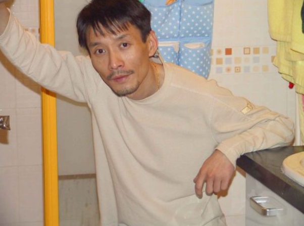 9岁从修车工转行做演员的田小洁，52岁公开认爱，终于娶到了女神江珊