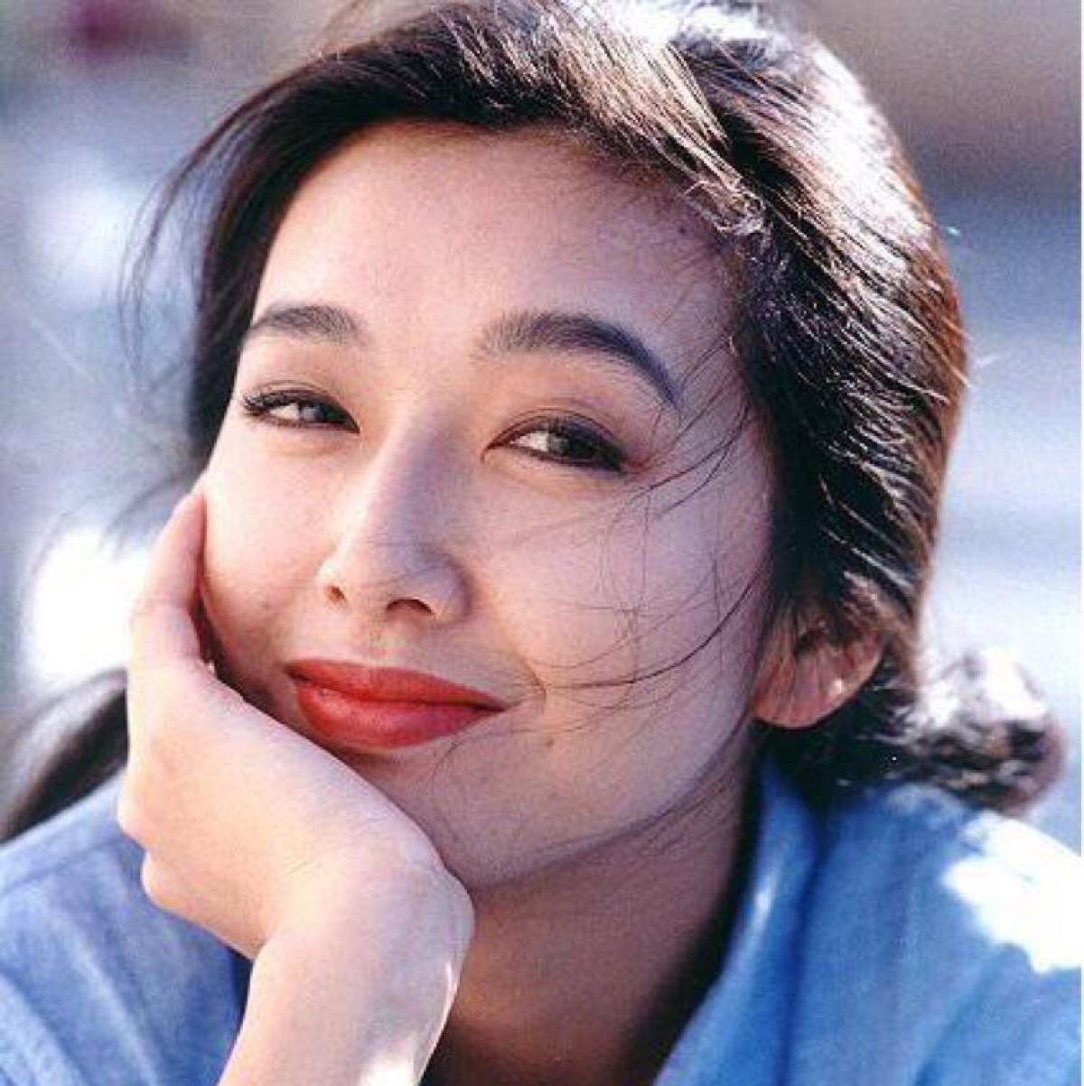 9岁从修车工转行做演员的田小洁，52岁公开认爱，终于娶到了女神江珊