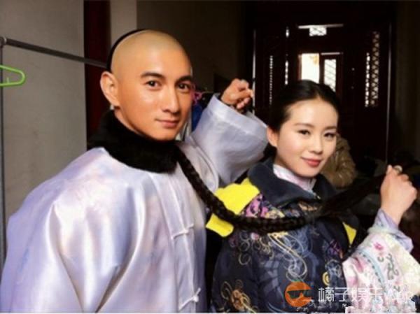 赵丽颖和陈伟霆5张亲密合照（撒娇拉手摸头发）(20)