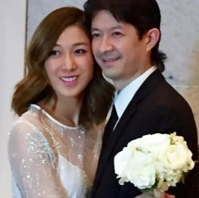 钟嘉欣老公jeremy资料（钟嘉欣晒与老公合影）