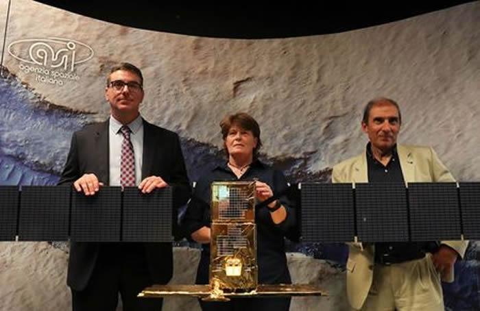 科学家用雷达探测发现火星极地冰层下有一个液态水湖泊