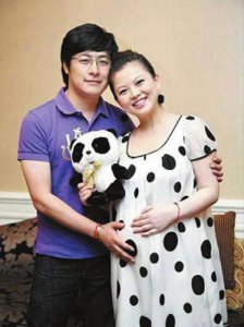 ​李湘前夫李厚霖为什么离婚有孩子吗李厚霖打李湘现场视频家暴图