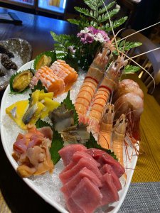 ​三文鱼和虹鳟鱼刺身（三文鱼肉和虹鳟鱼肉的区别图）