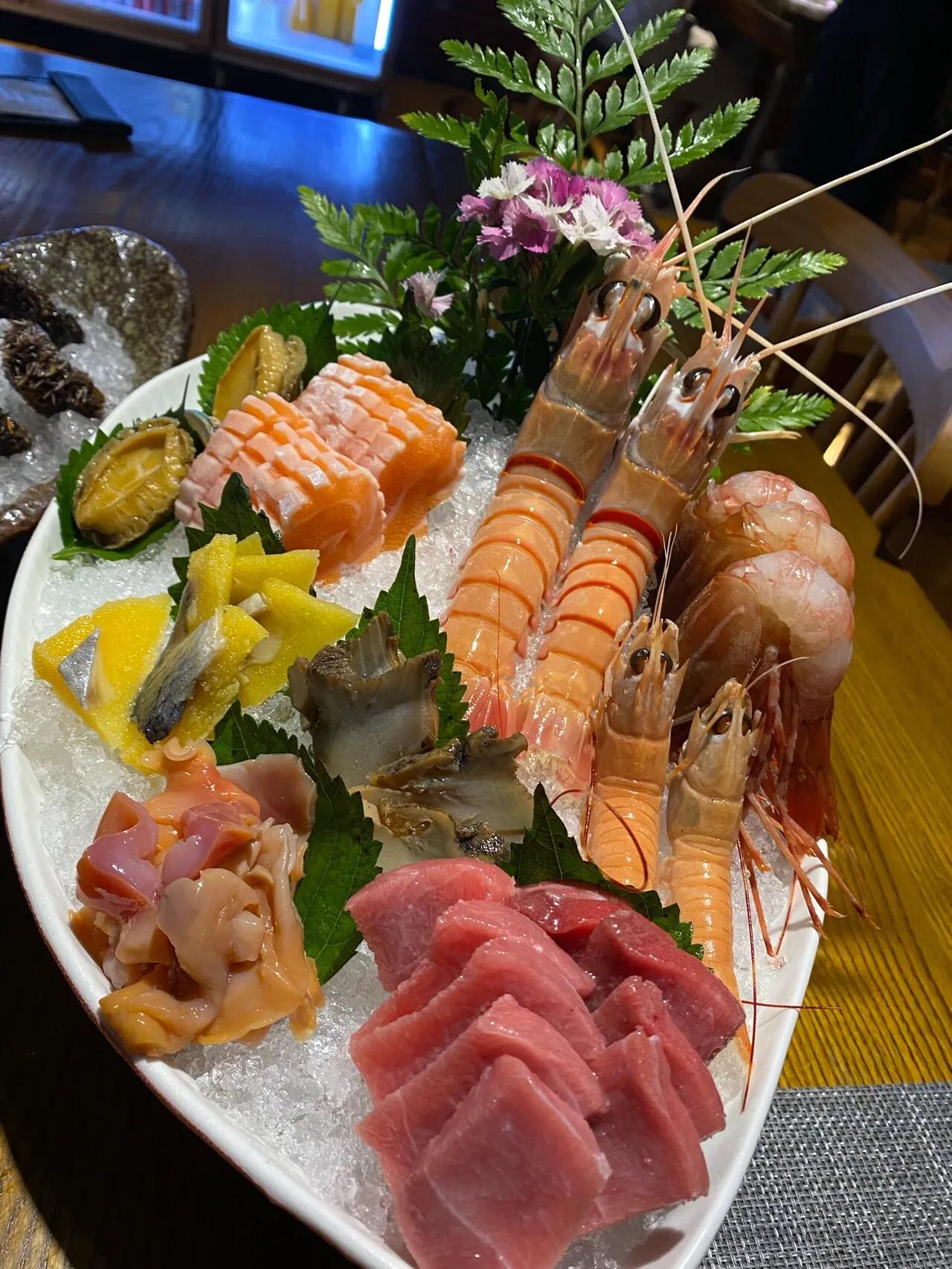 三文鱼和虹鳟鱼刺身（三文鱼肉和虹鳟鱼肉的区别图）
