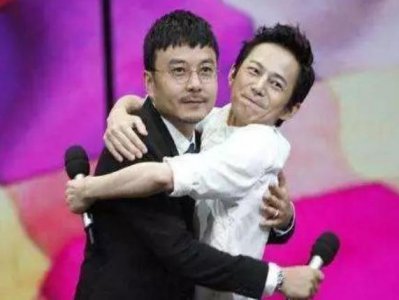 ​昔日影帝儿子，东方卫视之前的最帅男主播，入狱2年事业前途尽毁