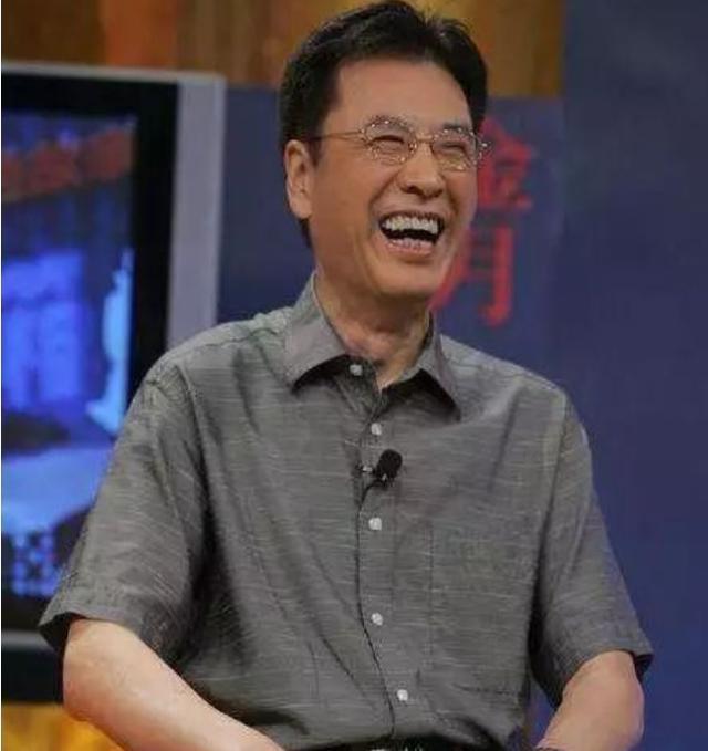 昔日影帝儿子，东方卫视之前的最帅男主播，入狱2年事业前途尽毁