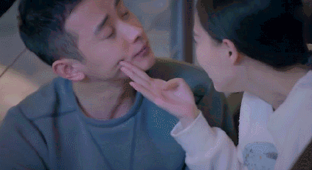 唐嫣罗晋两人过往情史曝光（唐嫣罗晋公开恋情）(1)