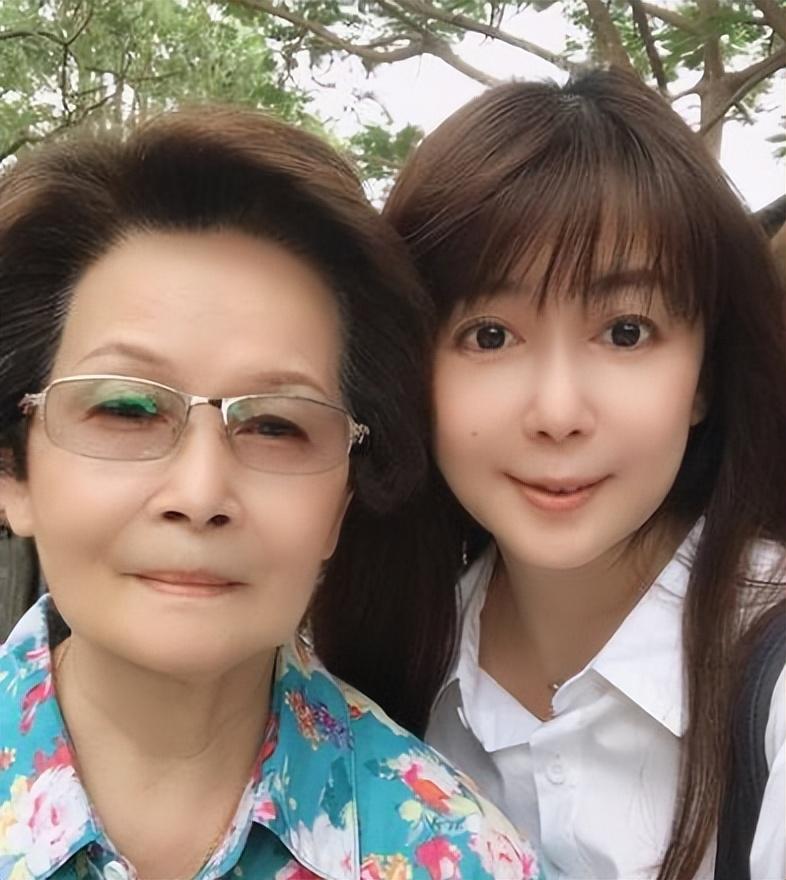 孟庭苇个人资料简介身高（孟庭苇：从“月亮女神”到退出娱乐圈，一场报复性的婚姻将她毁了）