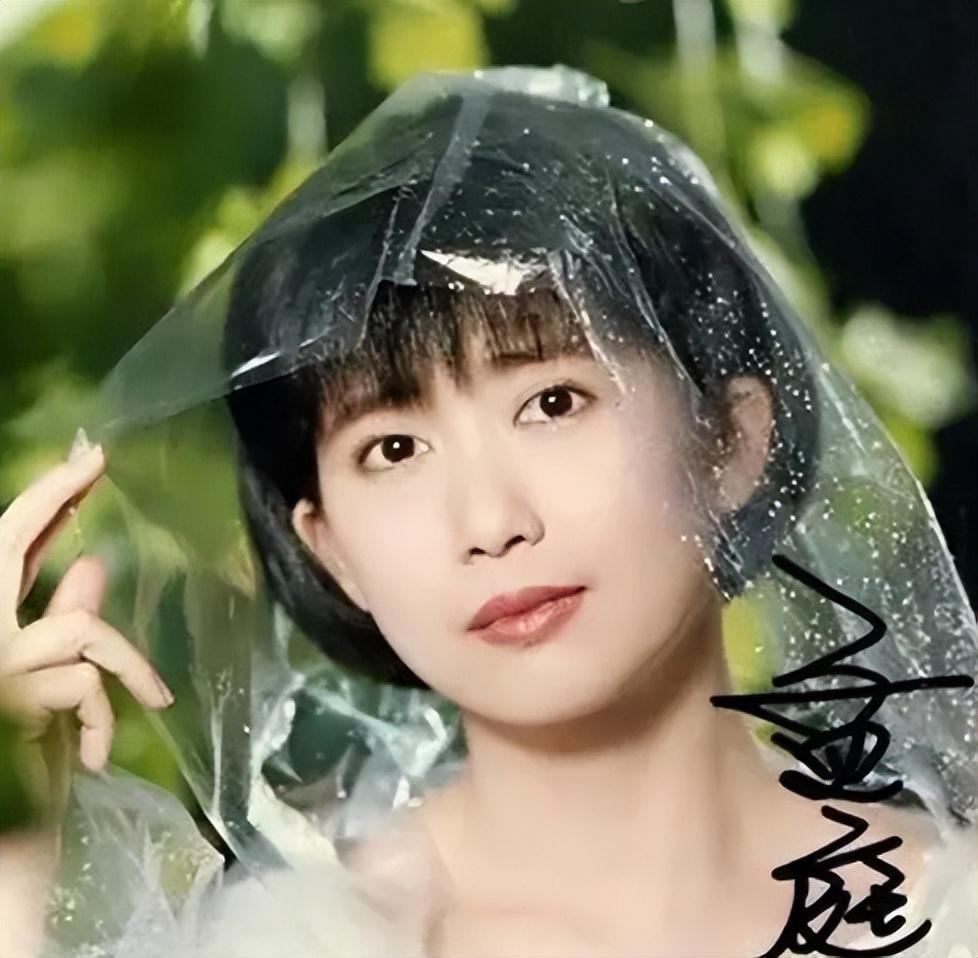 孟庭苇个人资料简介身高（孟庭苇：从“月亮女神”到退出娱乐圈，一场报复性的婚姻将她毁了）
