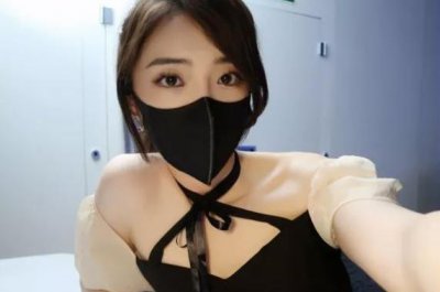 ​余霜这带口罩的样子 你会想到谁