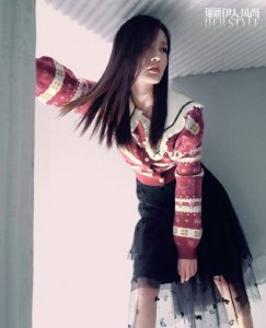 ​李沁新写真秀白嫩长腿 曲线玲珑不愧是昆曲名角