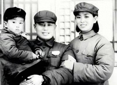 ​韩岫岩，17岁嫁王近山将军（亮剑原型），生8子女，却离婚(二）