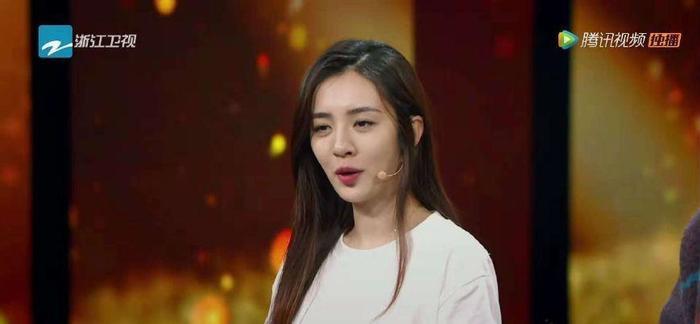 王晓晨深情告白于和伟：他就是我老公！网友：她看他的眼神好温柔
