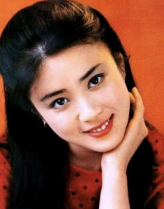 ​傅艺伟年轻时近照（自毁前程还害了儿子）