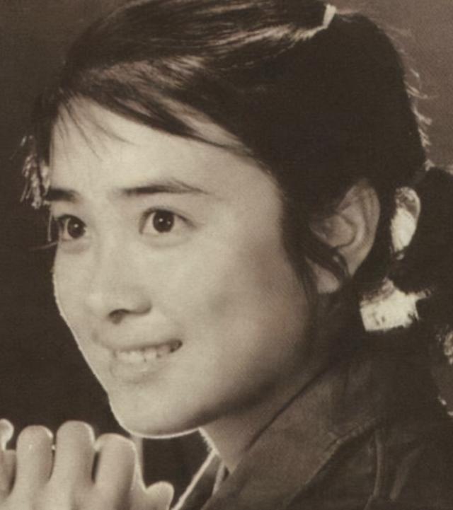 傅艺伟年轻时近照（自毁前程还害了儿子）(5)