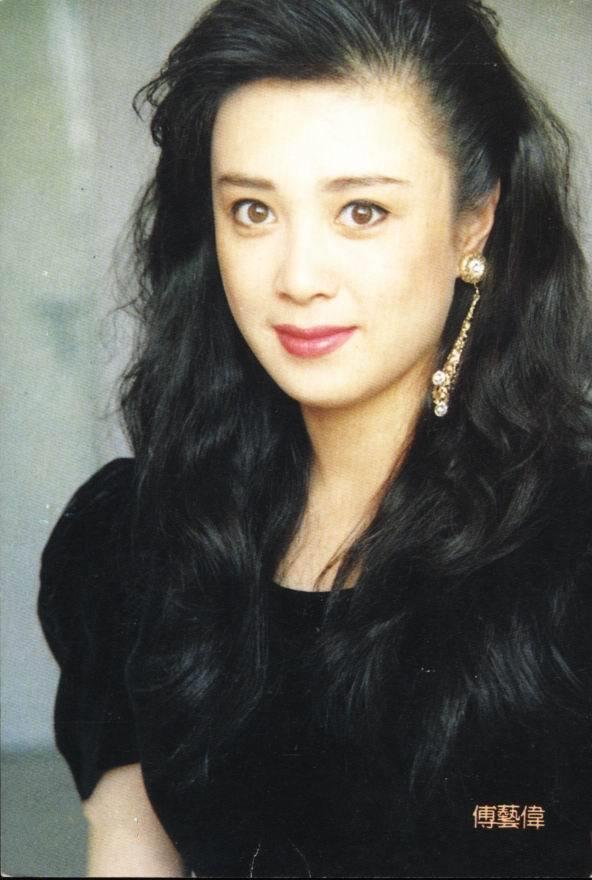傅艺伟年轻时近照（自毁前程还害了儿子）(8)