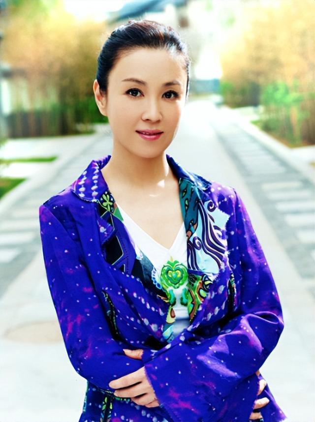 傅艺伟年轻时近照（自毁前程还害了儿子）(16)