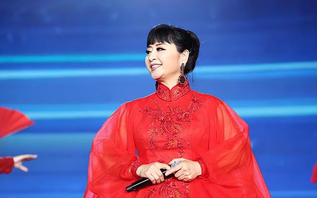 歌唱家殷秀梅今年多大年龄了（歌唱家殷秀梅二婚在飞机上）(14)