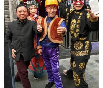 ​真人版光头强冯加六现状：没有娇妻和别墅，只有养女和一颗善心！