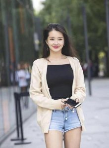 ​怎样开场白能让女生跟你聊下去(和女生聊天技巧开场白)