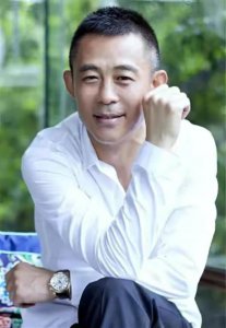 ​深扒侯勇的精彩人生：他的魅力到底在哪里？