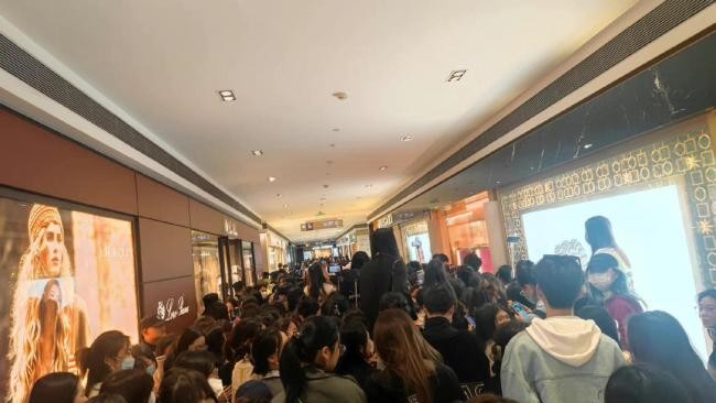 鹿晗参加杭州线下活动 人气不减当年啊！ 