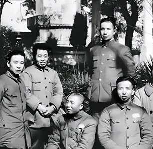 ​开国上将中，都有几位在红军时期当过军长？军长和军长也不一样