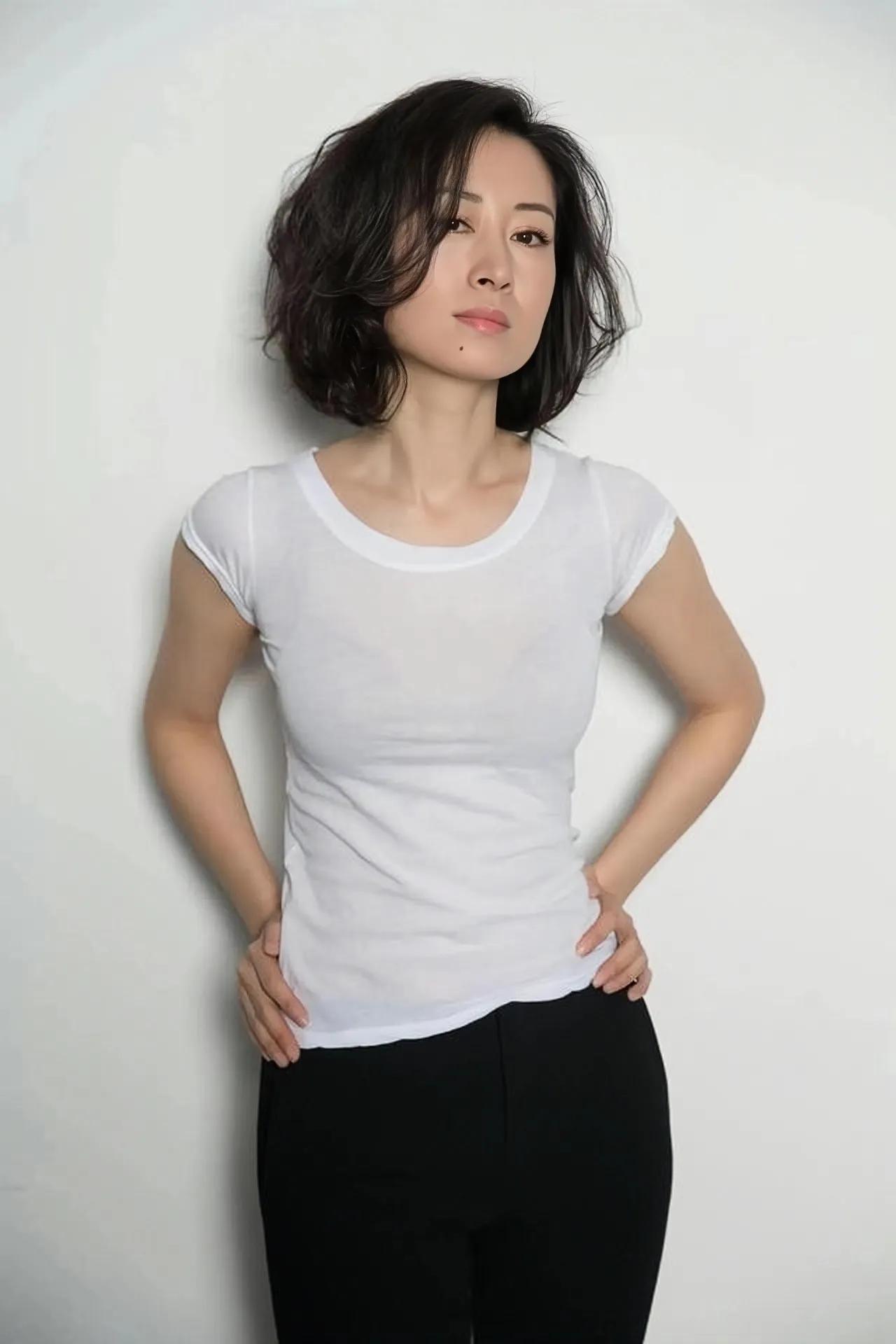 刘敏涛个人资料简介及老公：三十岁嫁给富商，一夜顿悟后，离婚找寻真的快乐