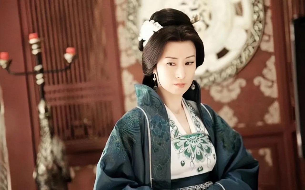 刘敏涛个人资料简介及老公：三十岁嫁给富商，一夜顿悟后，离婚找寻真的快乐