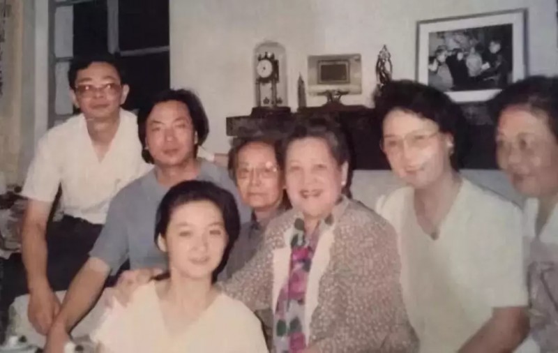 沈洁长大后的样子（如今49岁的英子沈洁怎样了）