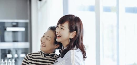 张铎第一任妻子的图片（张铎姐弟恋多年如一日）
