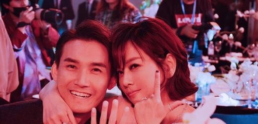 张铎第一任妻子的图片（张铎姐弟恋多年如一日）
