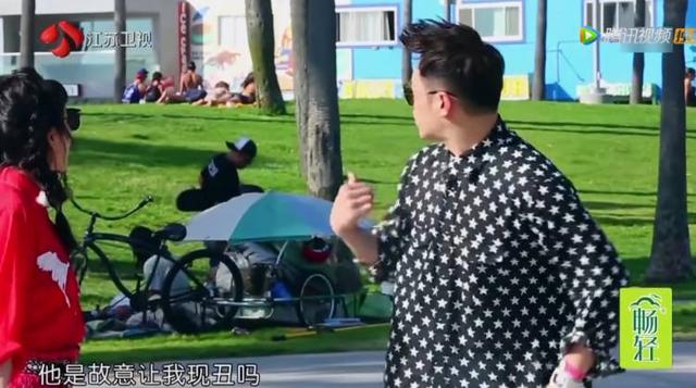 吴昕潘玮柏cp感爆棚（霸道亲吻海滩惊喜）(5)