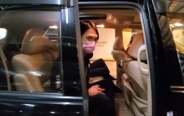 吴孟达个人简历（吴孟达遗孀和子女露面颜值高）(6)