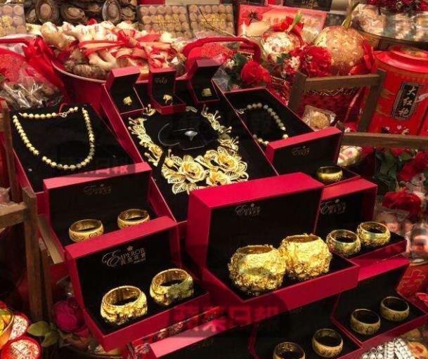 何猷君奚梦瑶领证结婚，官宣文案甜蜜而自恋，刻意将肚子隐藏？