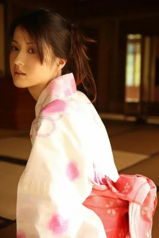 惊若翩鸿的日本女演员松本若菜，是不是你的梦中情人呢？