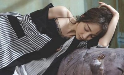 ​姚笛与男性友人同回家被拍 疑已与多次出轨的富豪老公离婚