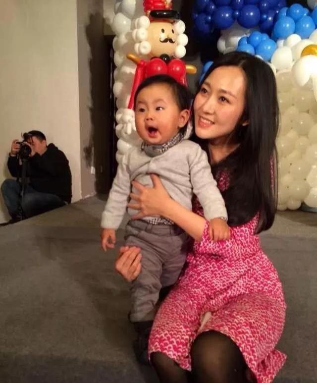 老公是亿万富商，老爸是潘长江，长的美丽，演戏又好