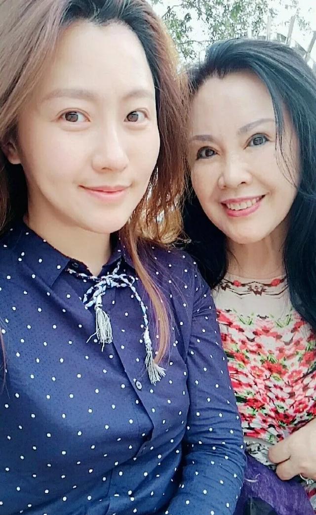 老公是亿万富商，老爸是潘长江，长的美丽，演戏又好
