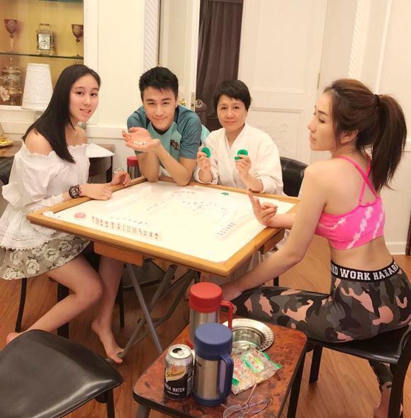 澳门赌王最疼爱18岁女儿童年照曝光，原来一家人颜值都这么高啊！