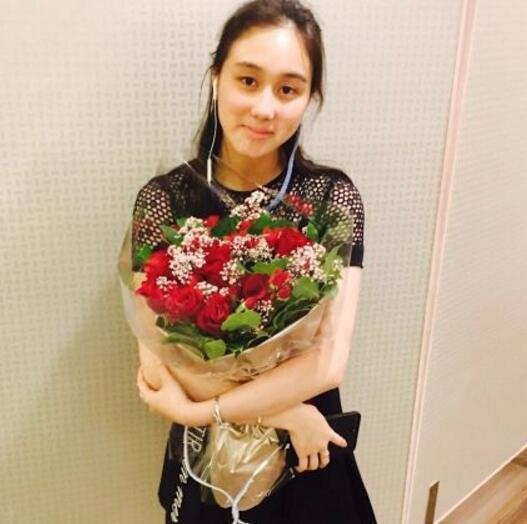 澳门赌王最疼爱18岁女儿童年照曝光，原来一家人颜值都这么高啊！