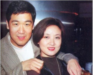 ​张国立前妻罗秀春，张国立老婆前妻(张国立前妻罗秀春年轻时的照片)