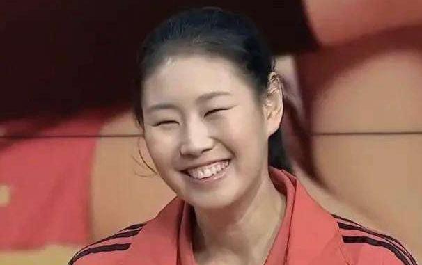 她是中国女排资质最老的球员，也是女排中最低调的一位