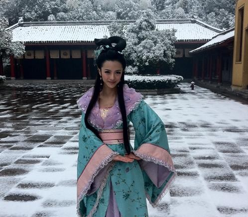 揭秘张芷溪整容前后对比照 张芷溪小雪定妆照曝光