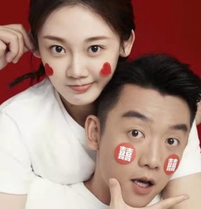 ​郑恺妻子苗苗真名叫什么 郑恺苗苗吃牛肉庆祝结婚1周年