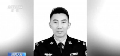 ​这是一件被鲜血染红的警服