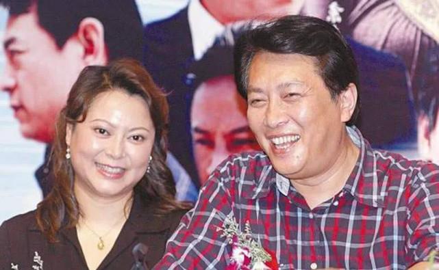 唐国强老婆自杀