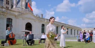 ​金晨傣族舞惊艳巴黎，细数当演员的舞蹈生，有的长红不衰，有的怎么都红不了